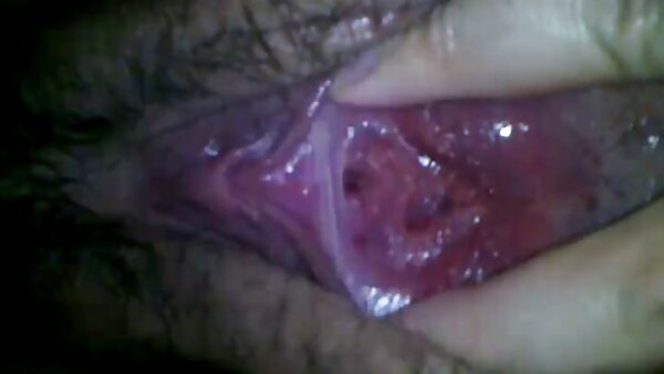 Perempuan murahan fugly sedang budak sekolah sangap mendapatkan kerang janggutnya dimakan kering
