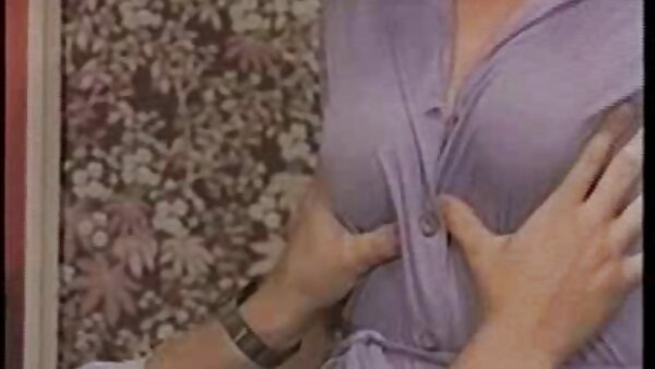 Vanessa Lane yang kelihatan sedap tetek sangap menghisap zakar dan menjilat celahnya