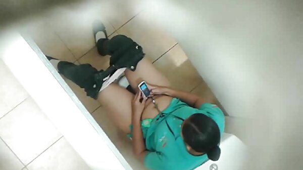 Jalang milf berahi Tara video melayu sangap Holiday mendapat twat miangnya dijilat dan dibelasah kuat dari belakang