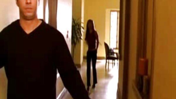Babe super panas menunggang zakar dalam bilik sangap seks tidurnya