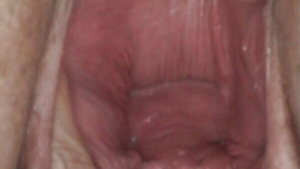 Anak ayam asia terangsang Sabrine Maui melancap awek sanggap dengan dildo hitam yang besar