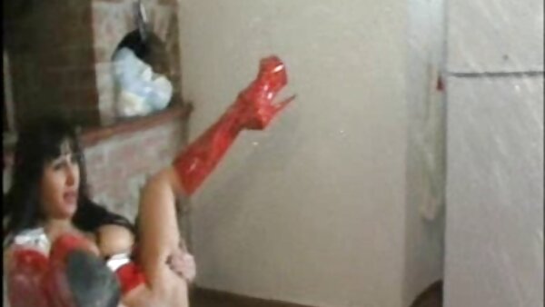 Lapar untuk ayam bigo sangap jalang memberikan blowjob yang hebat