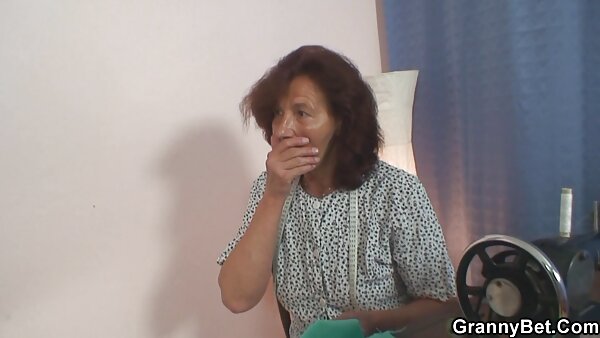 Linda Ray tersedak sambil menghisap melayu sangap batang batang tekak