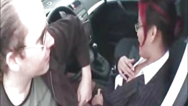 Gadis awek sanggap menggoda Lexi Bloom bercumbu dengan lelaki tua