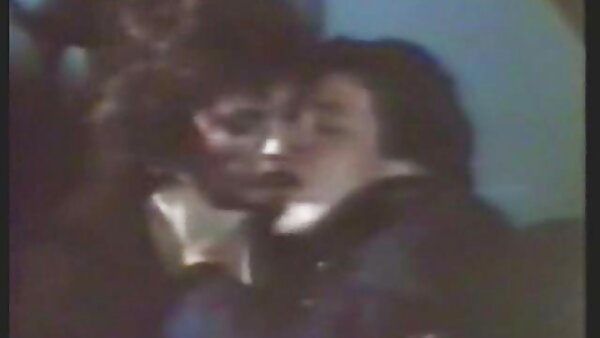 Pelacur comel Ruby awek melayu sangap batang Knox memberikan blowjob