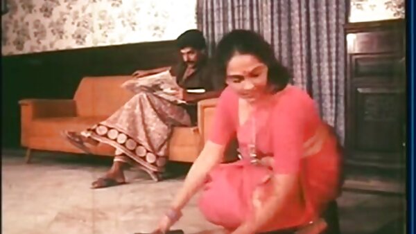 Perempuan murahan india kotor sangat kotor dalam bilik awek cun sangap air